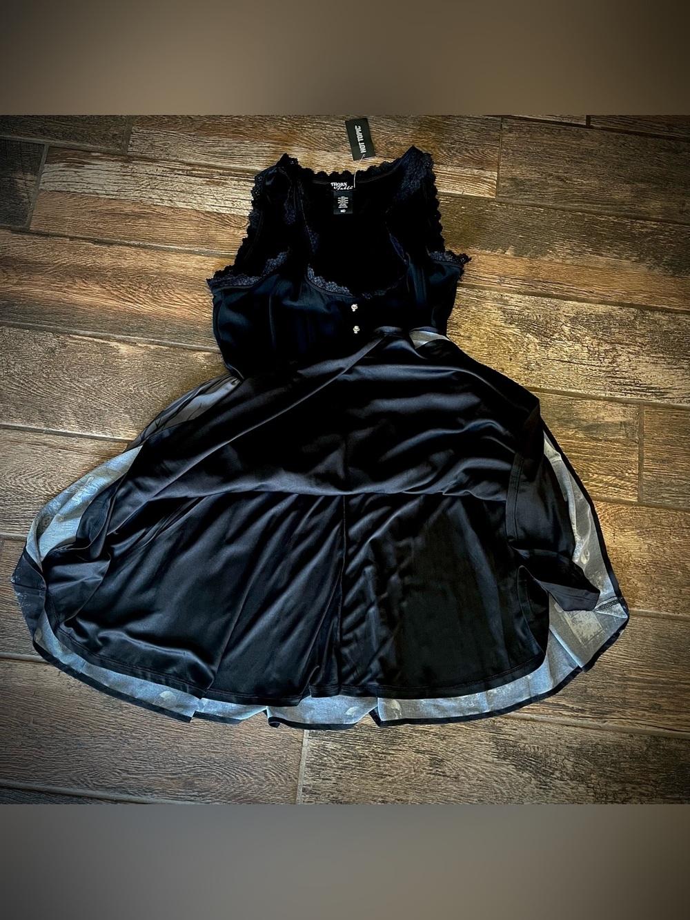 Thorn & Fable Hot Topic graveyard dress with ravens, trees & tombstones M - Picture 5 of 8